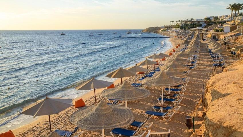 Египет вылет из Кишинева. Шарм-Эль-Шейх. Sultan Gardens Resort 5*  🔥 Любимый отель наших туристов  Вылеты на 7 ночей Все включено на двоих  Цена: от 1810 Евро за двоих  Возможно рассчитать тур на любой желаемый месяц и на желаемое кол-во ночей.   ✔️Стоимость на одного двоих человек в двухместном номере и включает: -Авиаперелет из Кишинева -Трансфер аэропорт - отель - аэропорт -Проживание 6 ночей  -Питание "ультра всё включено"  -Мед.страховку  🐠 Sultan Gardens Resort 5* - расположен на живописном побережь